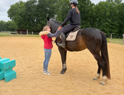 Eva Only for horses – Enseignante d&rsquo;équitation spécialisée dans l&rsquo;éducation du cheval et coach Equ&rsquo;hypnose